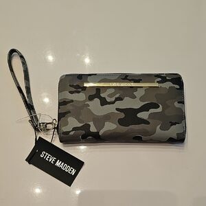 Steve Madden Camouflage Wristlet Clutch - Black and Green